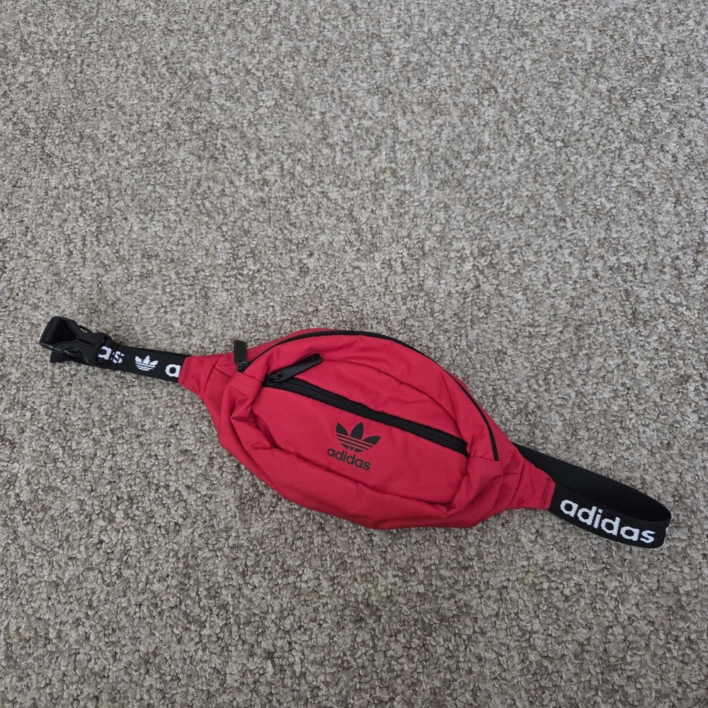 Adidas Trefoil Red Black Fanny Pack Waist Bag Crossbody Padded EUC